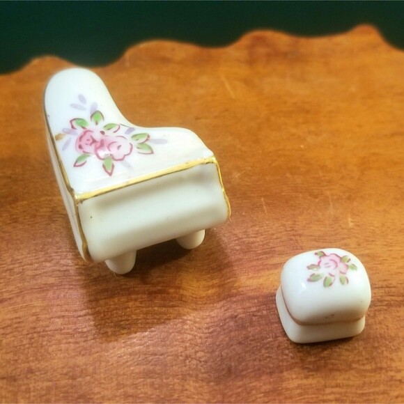 Vintage Porcelain Miniature Doll House Furniture 5 Pieces Made In Japan - Picture 2 of 7